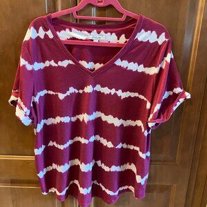CHICO’S Zenergy – V-Neck Tie Dye Tee, Bright Raspberry Color, Size 3 (16/18-XL)
